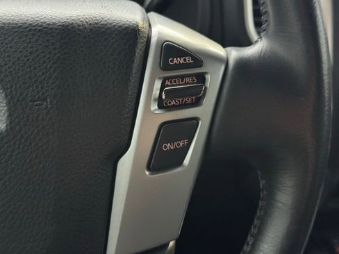 Used 2018 Nissan Titan SL w/ Midnight Edition image 9