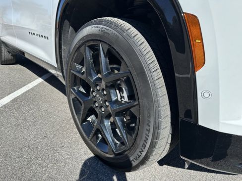 Used 2024 Chevrolet Traverse RS image 8