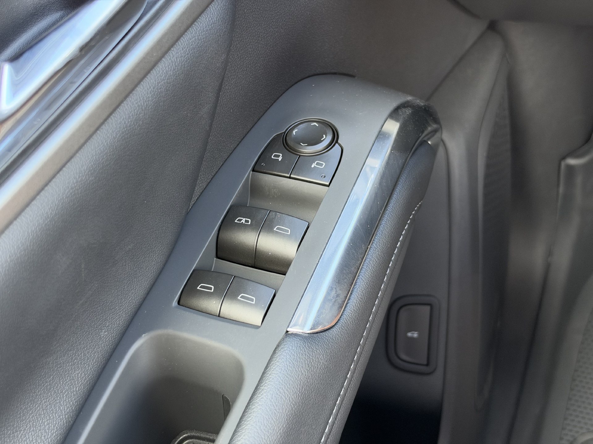 New 2027 Chevrolet Traverse LT w/ Driver Confidence Package FWD image 20