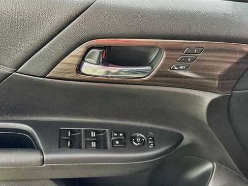 Used 2017 Honda Accord EX-L image 19