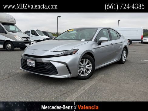 Used 2025 Toyota Camry LE w/ Convenience Package FWD image 1