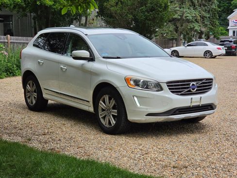 Used 2017 Volvo XC60 T5 Inscription w/ Preferred Option Package AWD/4WD image 3