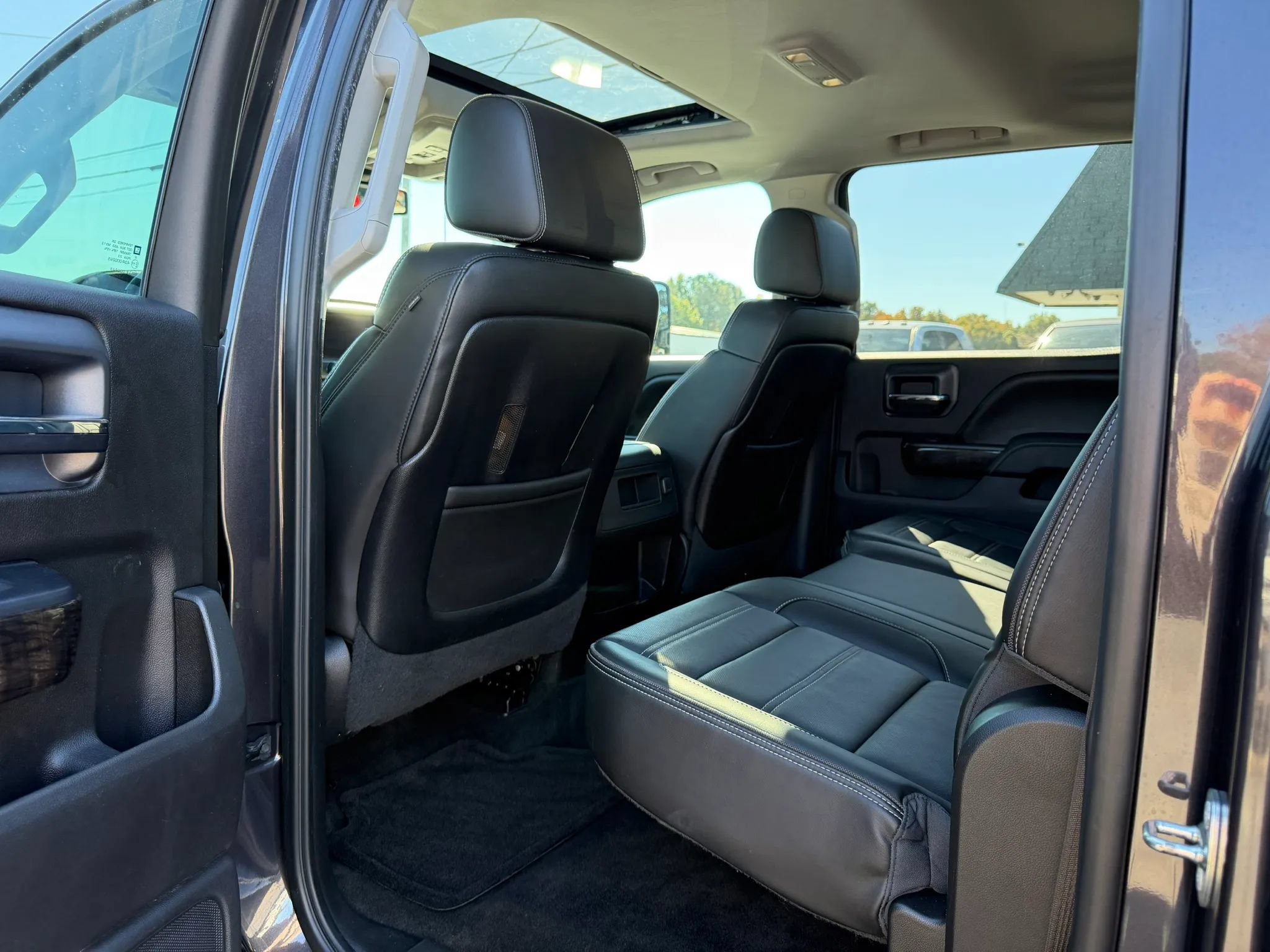 Used 2015 GMC Sierra 2500 Denali w/ Duramax Plus Package AWD/4WD image 22