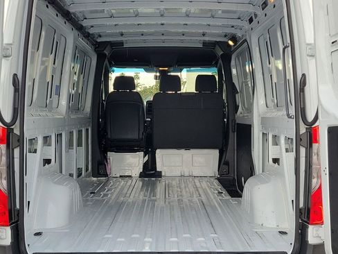 Used 2025 Mercedes-Benz Sprinter 2500 image 9