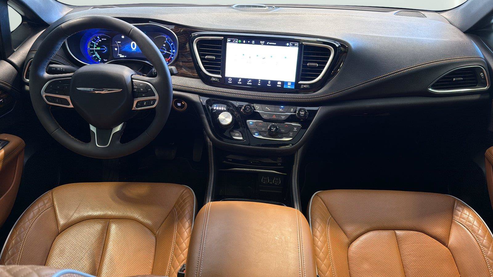 Used 2023 Chrysler Pacifica Pinnacle FWD image 11