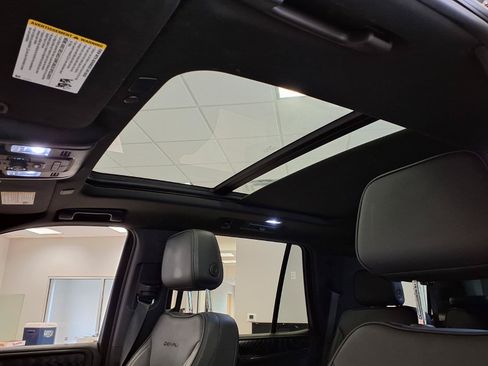 Used 2024 GMC Yukon Denali RWD image 25