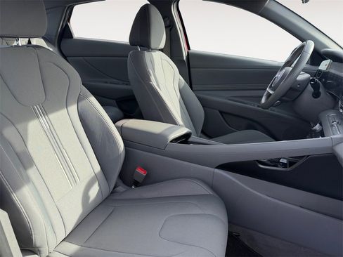 Used 2023 Hyundai Elantra SEL w/ Convenience Package image 15