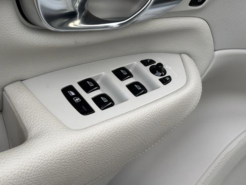 Used 2019 Volvo XC90 T6 Momentum w/ Protection Package Premier image 15