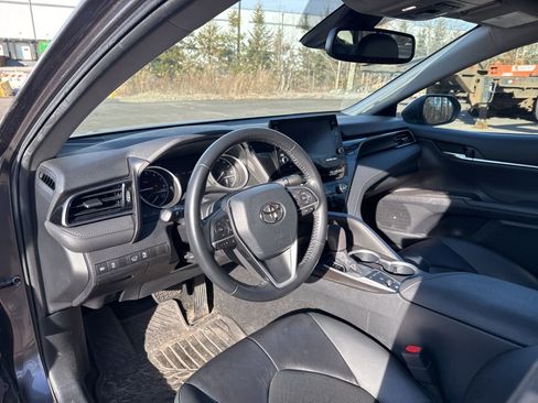 Used 2021 Toyota Camry XLE image 10