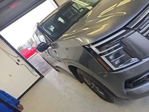 Used 2026 Nissan Armada SV image 1