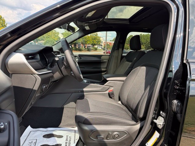 New 2027 Jeep Grand Cherokee Laredo X RWD image 13