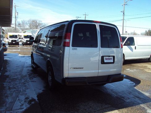 Used 2019 Chevrolet Express 3500 LS image 5