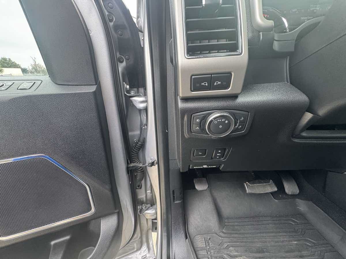 Used 2021 Ford F250 Lariat w/ Lariat Ultimate Package AWD/4WD image 13