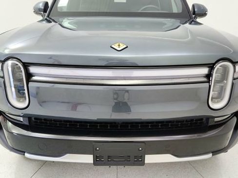 Used 2025 Rivian R1S Adventure image 8