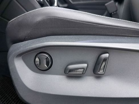 Used 2022 Volkswagen Tiguan SE w/ Panoramic Sunroof Package image 26