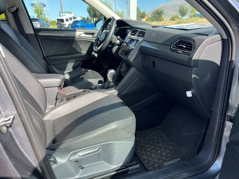 Used 2022 Volkswagen Tiguan SE image 16