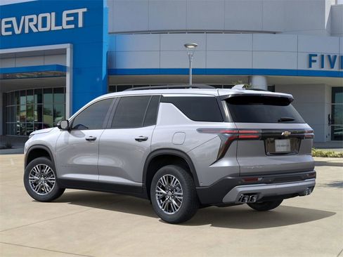 New 2026 Chevrolet Traverse LT image 3