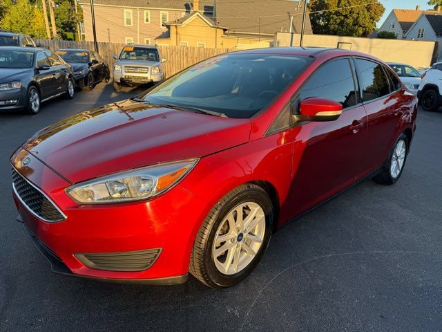 Used 2018 Ford Focus SE w/ Cold Weather Package FWD image 3