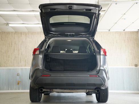 Used 2022 Toyota RAV4 LE AWD/4WD image 39