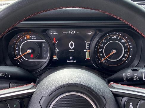 Used 2024 Jeep Wrangler Rubicon image 13