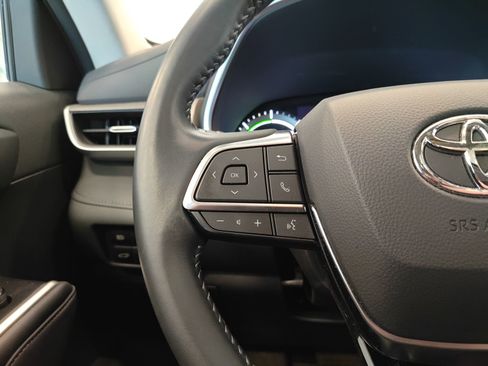 Used 2021 Toyota Highlander XLE image 17