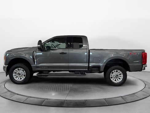 Used 2023 Ford F250 XLT w/ FX4 Off-Road Package AWD/4WD image 3