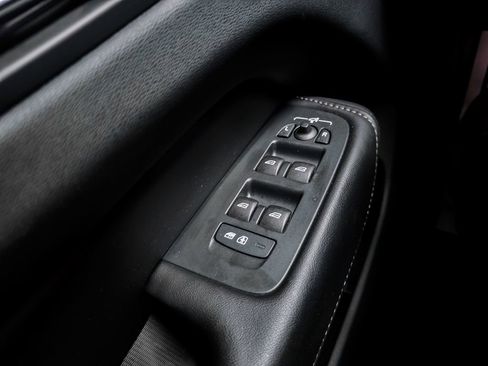 Used 2023 Volvo XC60 B5 Ultimate w/ Climate Package image 24