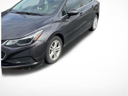 Used 2017 Chevrolet Cruze LT image 1