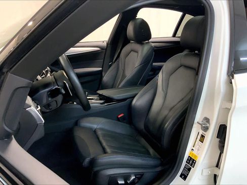 Used 2019 BMW 530i xDrive w/ M Sport Package image 7