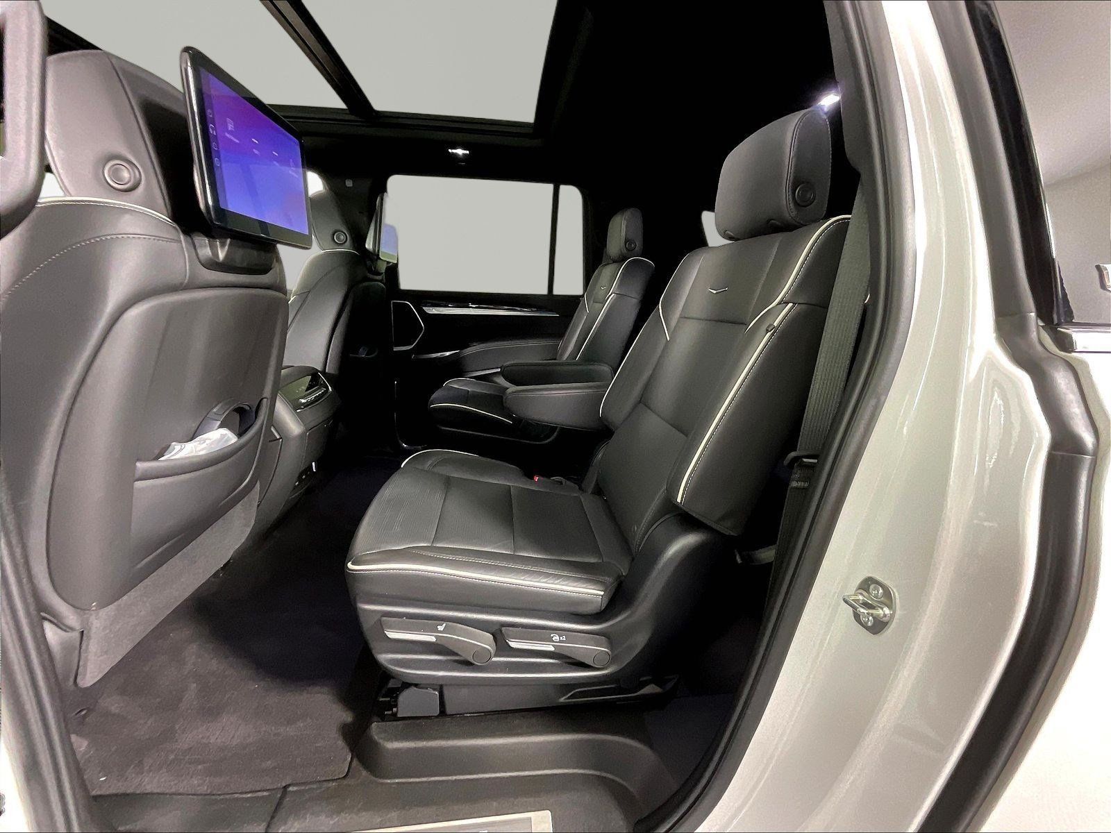 Used 2025 Cadillac Escalade ESV Premium Luxury w/ Touring Package AWD/4WD image 22
