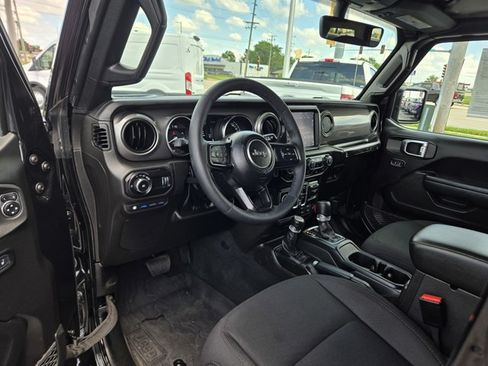 Used 2023 Jeep Wrangler Unlimited w/ Cold Weather Group AWD/4WD image 2