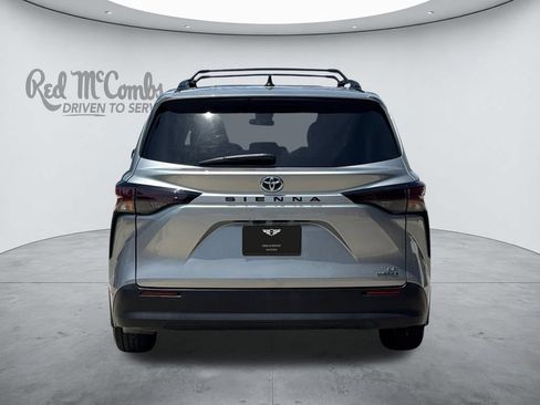 Used 2023 Toyota Sienna LE FWD image 4