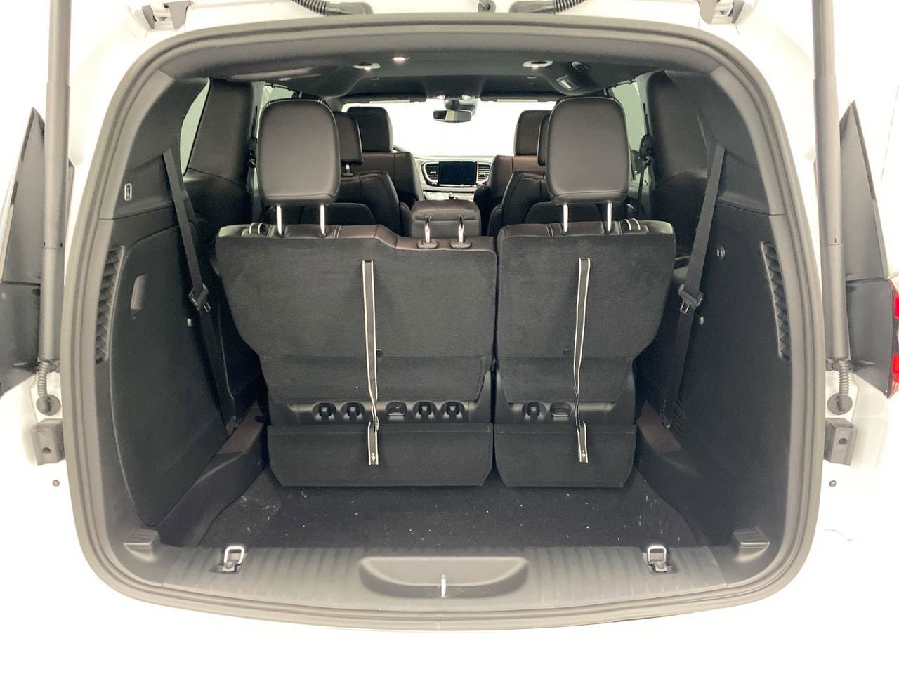 New 2027 Chrysler Pacifica Select w/ Family Tech Group FWD image 24
