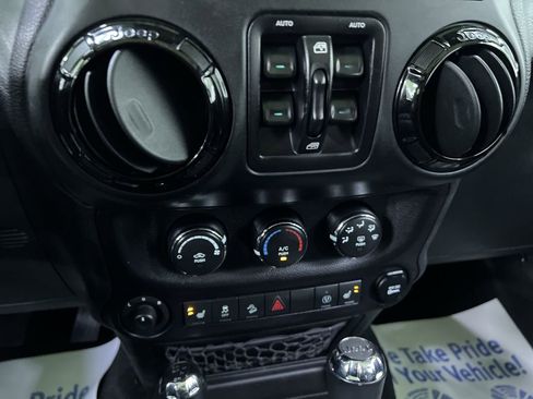 Used 2015 Jeep Wrangler Unlimited Sahara AWD/4WD image 22