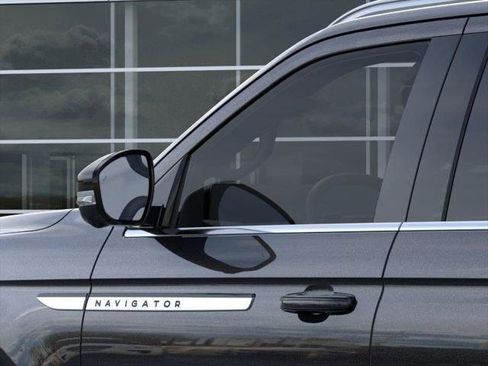 New 2026 Lincoln Navigator L Premier AWD/4WD image 20