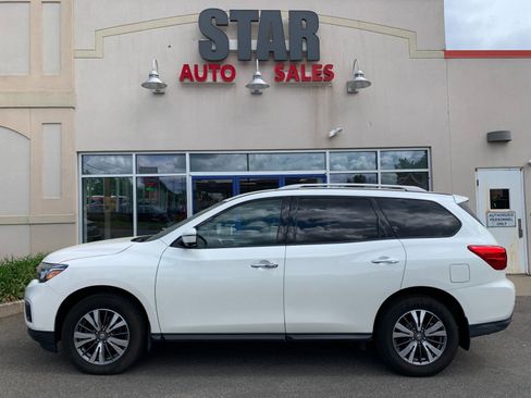 Used 2018 Nissan Pathfinder SL AWD/4WD image 4
