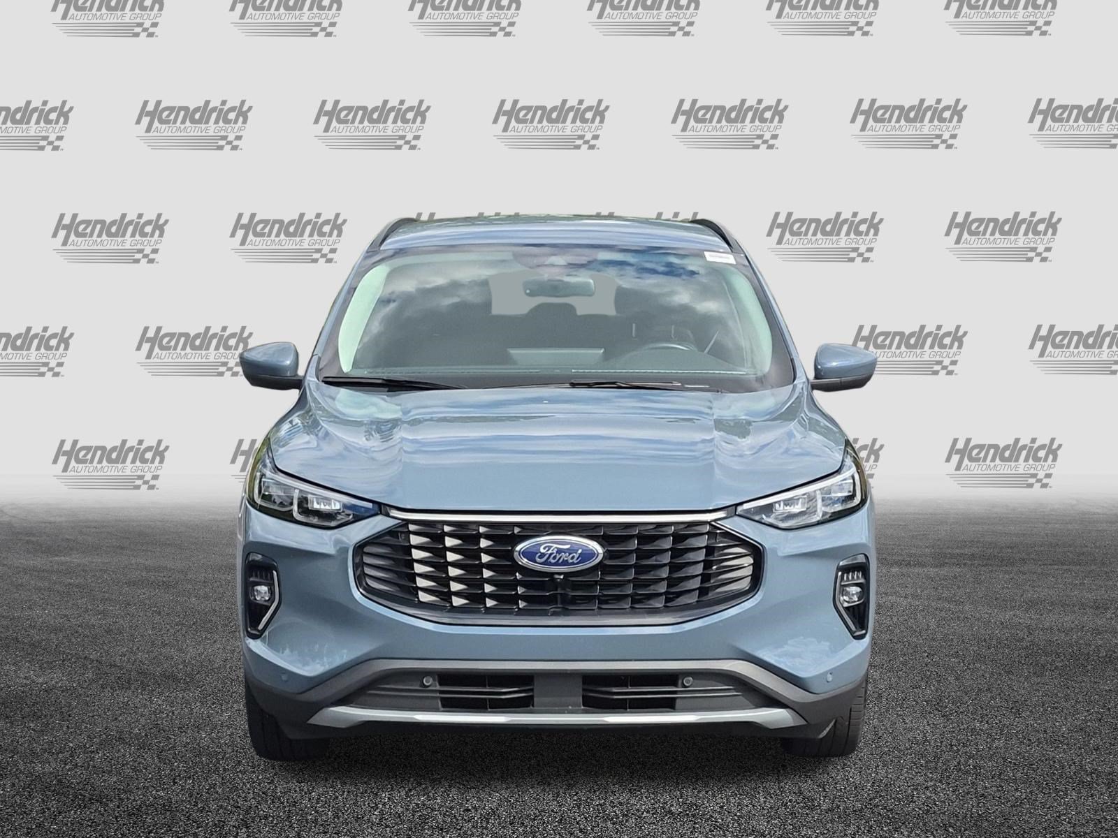 Used 2023 Ford Escape Platinum w/ Class II Trailer Tow Package AWD/4WD image 3