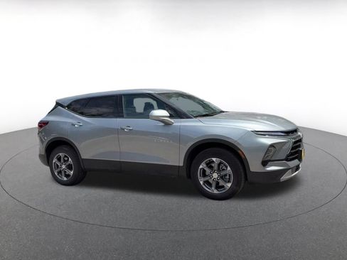 Used 2026 Chevrolet Blazer LT FWD image 2
