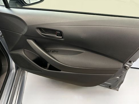 Used 2025 Toyota Corolla LE image 33