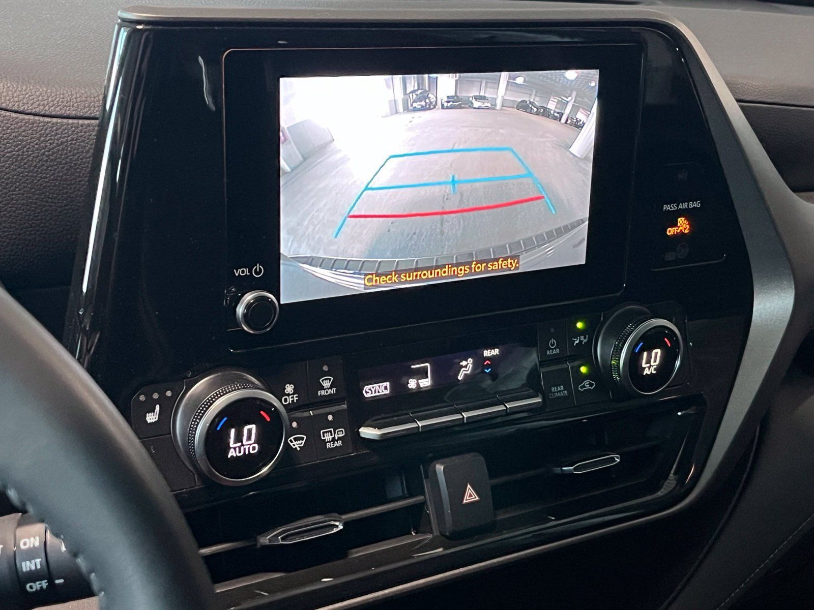 Used 2025 Toyota Highlander XLE FWD image 22