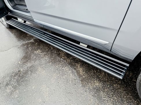 Used 2025 GMC Yukon XL Denali w/ Sun & Power Step Package image 31