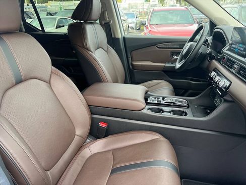 Used 2025 Honda Pilot Elite image 8