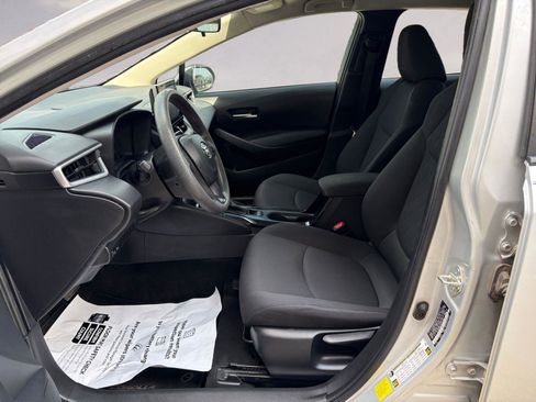 Used 2021 Toyota Corolla LE image 9