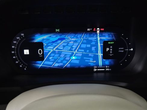 Certified 2024 Volvo XC90 T8 Plus AWD/4WD image 22