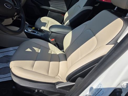 Certified 2022 Ford Escape SEL image 17