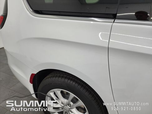 New 2027 Chrysler Pacifica Select AWD/4WD image 25