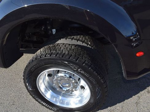 Certified 2025 Ford F450 Platinum w/ FX4 Off-Road Package image 8