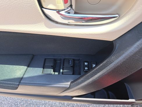 Used 2016 Toyota Corolla LE FWD image 27