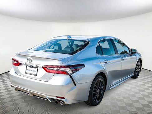 Used 2022 Toyota Camry SE image 6