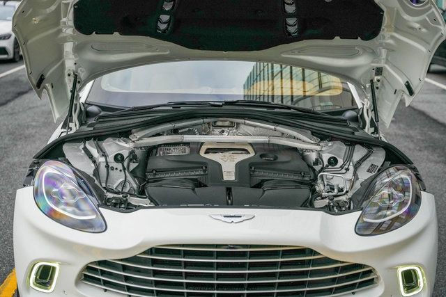 Used 2021 Aston Martin DBX AWD/4WD image 19